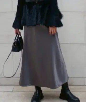 Bebeod 새상품 실키 터치 새틴 플레어 스커트 차콜 그레이