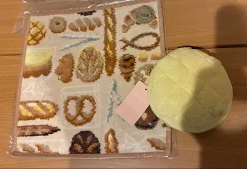 페이 x 멜론빵 파우치