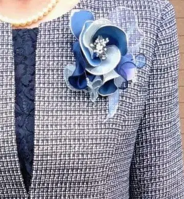 도쿄 IGIN 코사지 파란색 플라워 비즈 부착