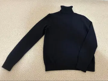 유니클로 캐시미어 터틀넥 스웨터