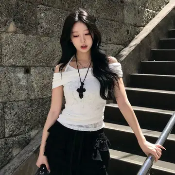 emmy 홀터넥 리브 오프숄더 티셔츠