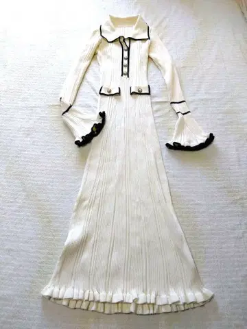 니트 롱 원피스 리브 프릴 펄풍 버튼 트리밍 슬림