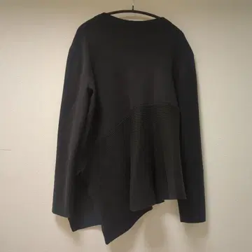 엘렌딕 비대칭 디자인 블랙 니트탑