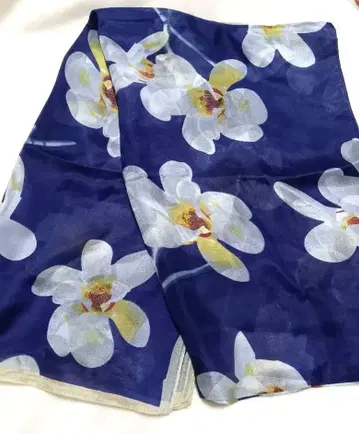 [ 미사용 택 포함 ] 실크 100% 꽃무늬 실크 스카프 네이비