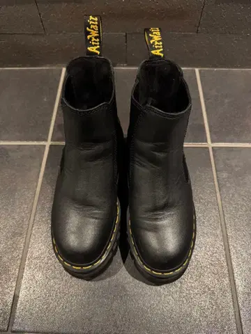 닥터 마틴 사이드 고어 부츠 블랙