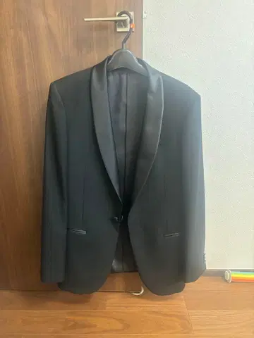 힐튼 블랙 턱시도