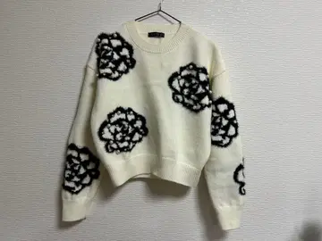 꽃무늬 비쥬 니트 스웨터