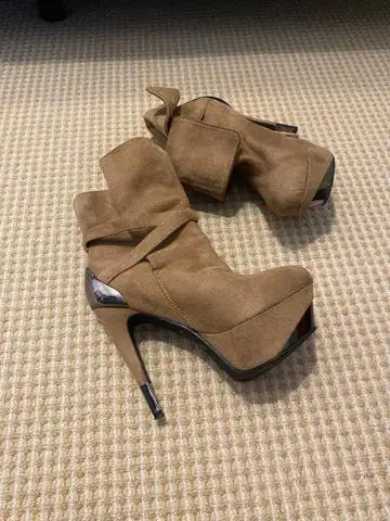 베이지 스웨이드 랩 부티