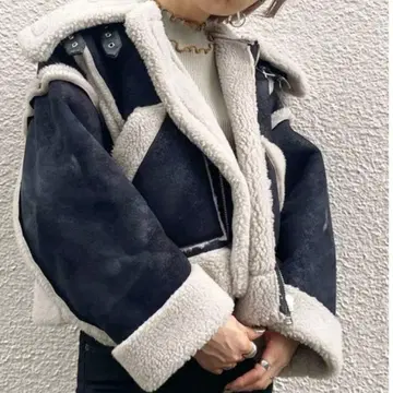 EMODA 숏 페이크 무스탕 블루종