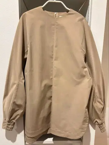 새상품급 HYKE 베이지 긴팔 풀오버 블라우스 스테디셀러 사이즈 1