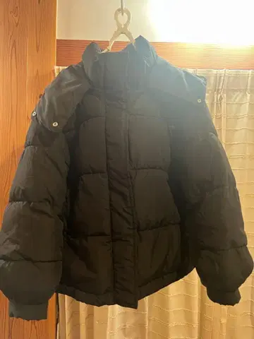 [ GRL ] 후드 부착 블랙 다운 자켓