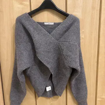 Ada. 그레이 크로스오버 니트