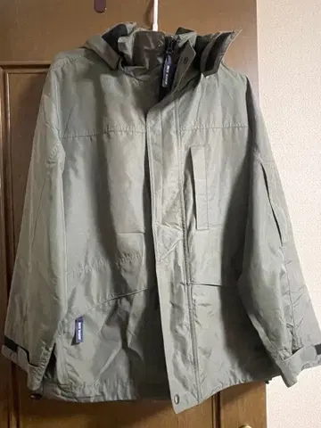 올리브 그린 후드 부착 자켓