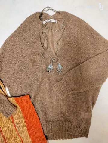 카키 베이지 V넥 스웨터 긴팔 모헤어 혼방