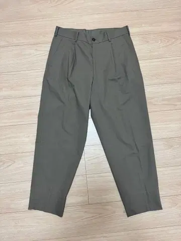새상품급 UNIQLO U 릴랙스 핏 테이퍼드 팬츠 437300 W85