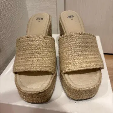 ZARA 베이지 힐 샌들 36