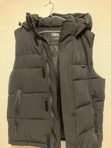 ZARA 블랙 다운 베스트