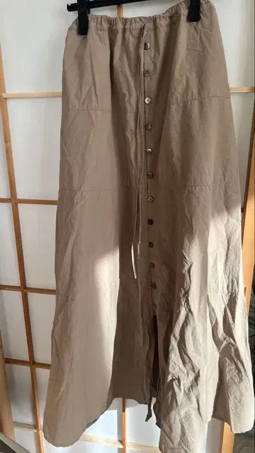 ETR 베이지 플레어 롱 스커트