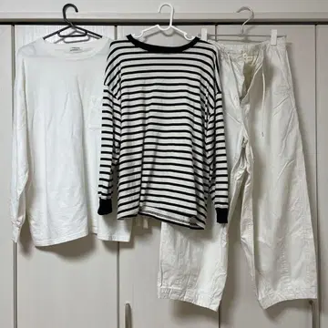 화이트 스트라이프 긴팔 T셔츠와 와이드 팬츠 세트