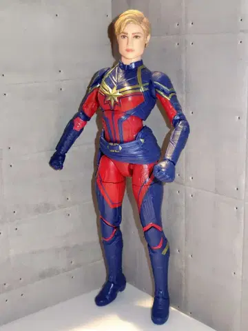 MARVEL LEGENDS 캡틴 마블