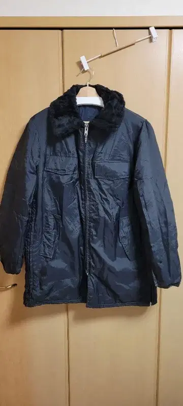 보아 부착 나일론 코트