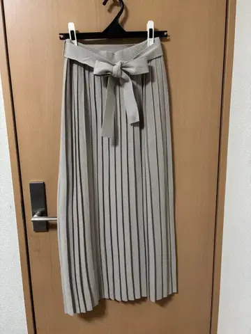 빔즈 플리츠 스커트 니트 스커트 베이지