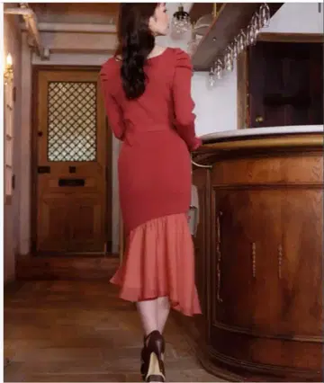 립서비스 사이드 슬릿 시어 헴 니트 원피스