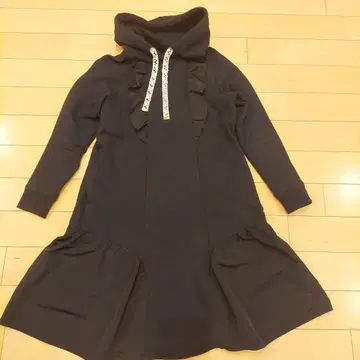 체스티 블랙 후드 부착 긴팔 원피스 1 M