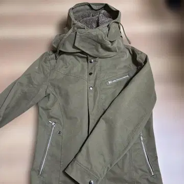 올리브 그린 마운틴 파카