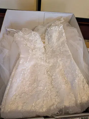 아이보리 레이스 머메이드 웨딩 드레스