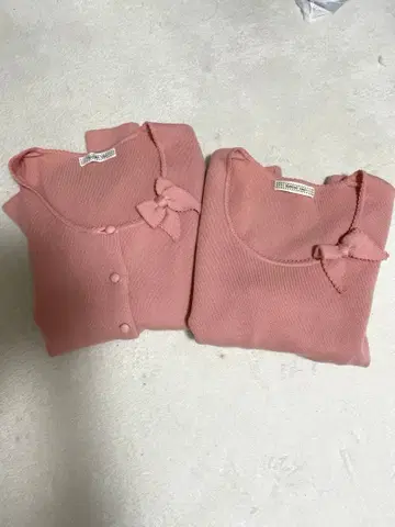 카네코 이사오 리본 포함 핑크 가디건과 상의 세트