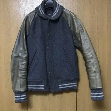 아칸서스 바시티 자켓