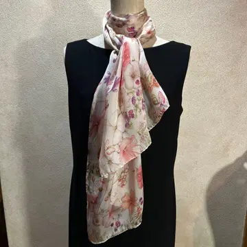 페라가모 실크 스카프, 미사용에 가까움