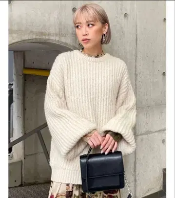 murua 모헤어 혼방 크루넥 니트 아이보리