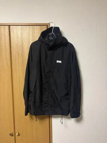 FTC 블랙 마운틴 파카 M 사이즈