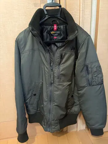 올리브 그린 다운 자켓