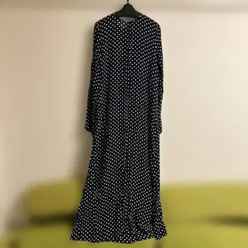 미사용 ZARA 도트 무늬 긴팔 원피스 M 사이즈