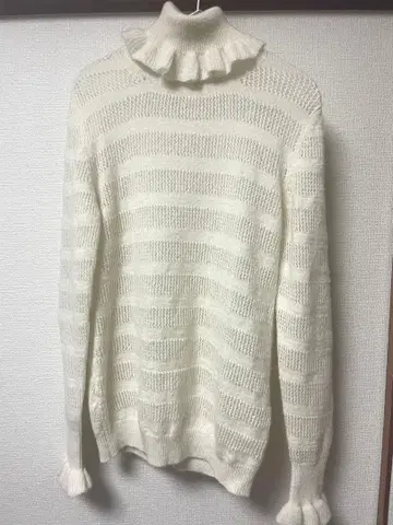 베이크루즈 화이트 하이넥 스웨터