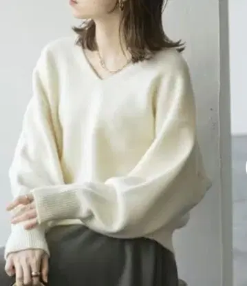 noble CA/W 숏 V 풀오버 화이트