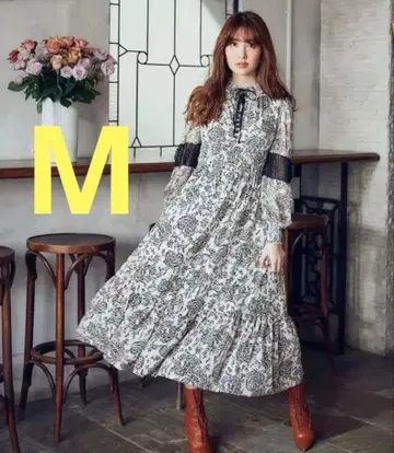 Winter Floral Long-sleeve Dress M 사이즈