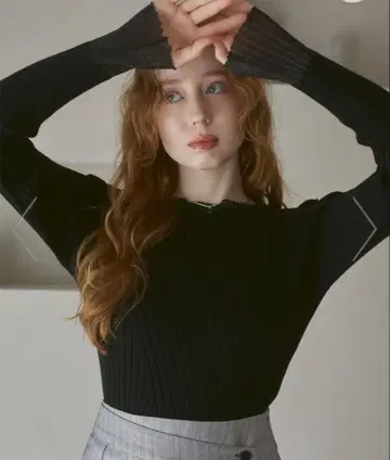 Bab 시어 사용 배색 리브 니트탑