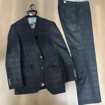 존 피어스 다크 그레이 비즈니스 정장