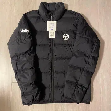 유니클로 울트라 다운 (기업 로고 포함)