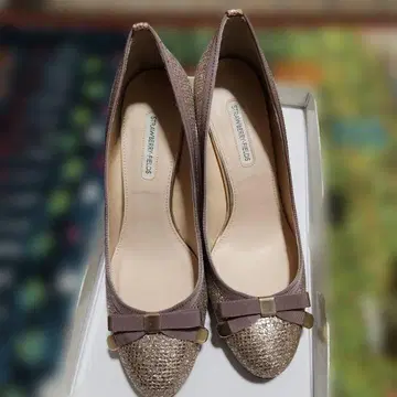 골드 토캡 플랫 펌프스