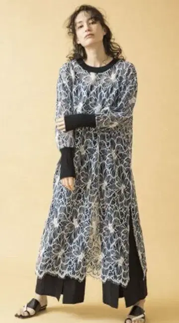 OSMOSIS 레이스 롱 블라우스 블루 시착만 한 상품