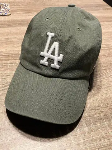 47 LA 로고 자수 올리브 그린 캡