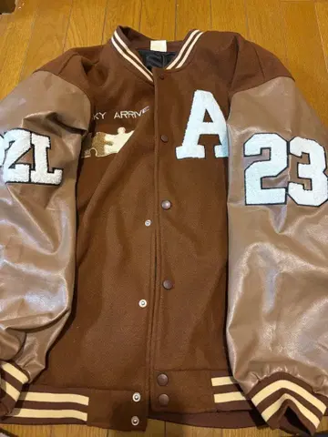 브라운 바시티 자켓 퍼즐 디자인