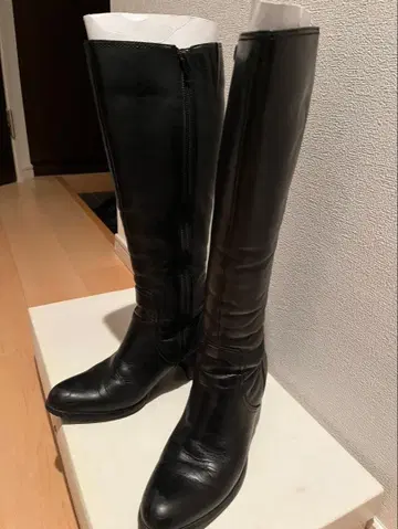 블랙 가죽 롱 부츠 중간 힐