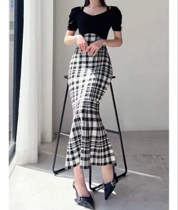 RESEXXY 숄더 오픈 머메이드 니트 원피스 블랙