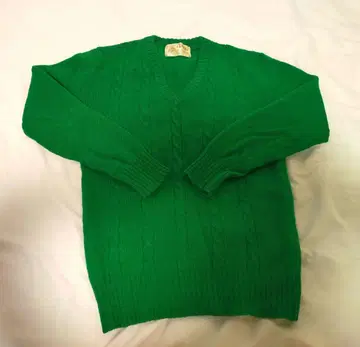 그린 V넥 케이블 짜임 스웨터